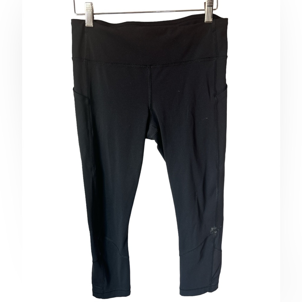 Lululemon Athletica Black crop leggings size 8. pkts. Paint spots athleisure